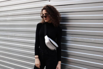 tenue avec sacoche